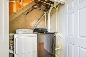 11 Mi to Downtown Baltimore: Middle River Townhome