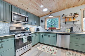 Lake Access & Dock: Remote Mio-area Cottage