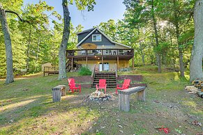 Lake Access & Dock: Remote Mio-area Cottage