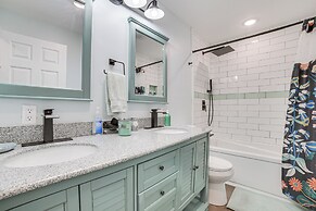 Lake Access & Dock: Remote Mio-area Cottage