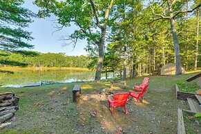 Lake Access & Dock: Remote Mio-area Cottage