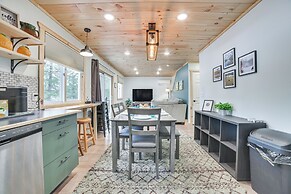 Lake Access & Dock: Remote Mio-area Cottage