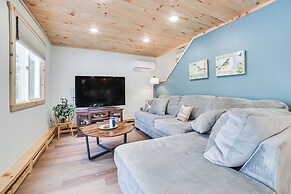 Lake Access & Dock: Remote Mio-area Cottage