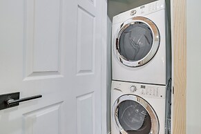 Lake Access & Dock: Remote Mio-area Cottage