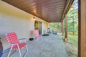 Lake Access & Dock: Remote Mio-area Cottage