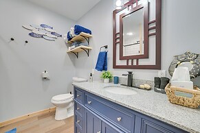 Lake Access & Dock: Remote Mio-area Cottage