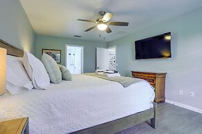 Close to Family Park: Home w/ Screened Lanai!