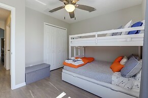 Close to Family Park: Home w/ Screened Lanai!