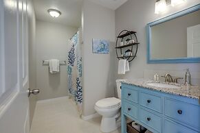 Close to Family Park: Home w/ Screened Lanai!