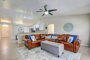 Close to Family Park: Home w/ Screened Lanai!