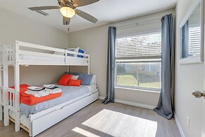 Close to Family Park: Home w/ Screened Lanai!