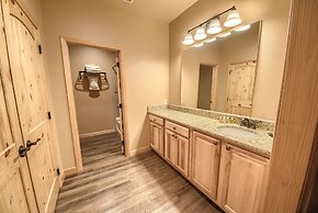 Oma13a14 Gruene Bungalow At Old Mills Resort 6 Bedroom Condo