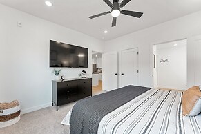 Gateway Getaway #102 2 Bedroom Condo