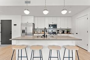 Gateway Getaway #102 2 Bedroom Condo