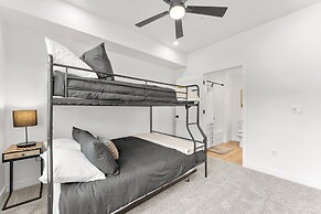 Gateway Getaway #102 2 Bedroom Condo