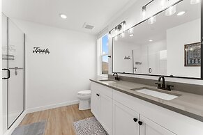 Gateway Getaway #102 2 Bedroom Condo