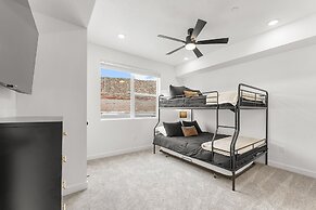 Gateway Getaway #102 2 Bedroom Condo