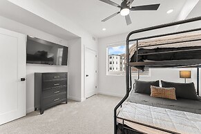 Gateway Getaway #102 2 Bedroom Condo