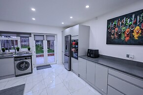 Sleeps17 Bliss 7-bedroom Luxury Escape Birmingham