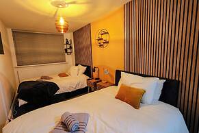 Sleeps17 Bliss 7-bedroom Luxury Escape Birmingham