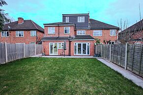 Sleeps17 Bliss 7-bedroom Luxury Escape Birmingham