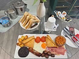 Runway Guest House - Adult Only