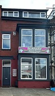 Runway Guest House - Adult Only