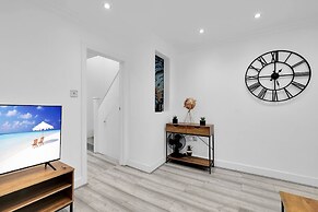 Newly Refurbished 2 Bed Hse Town Centre