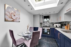 Newly Refurbished 2 Bed Hse Town Centre