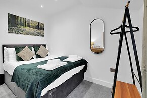 Newly Refurbished 2 Bed Hse Town Centre