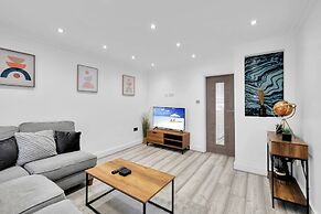 Newly Refurbished 2 Bed Hse Town Centre