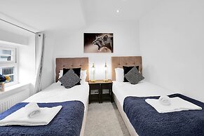 Newly Refurbished 2 Bed Hse Town Centre