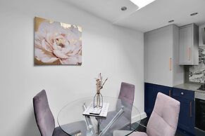 Newly Refurbished 2 Bed Hse Town Centre