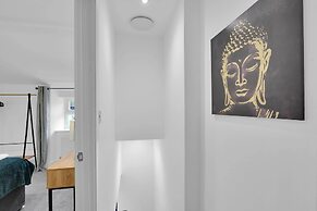 Newly Refurbished 2 Bed Hse Town Centre