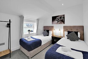 Newly Refurbished 2 Bed Hse Town Centre