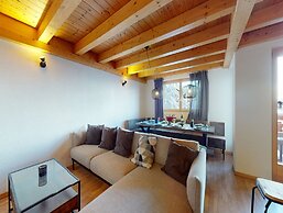 Spacious Apartment With Balcony