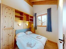 Spacious Apartment With Balcony