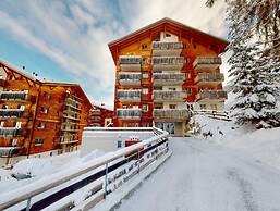 Spacious Apartment With Balcony