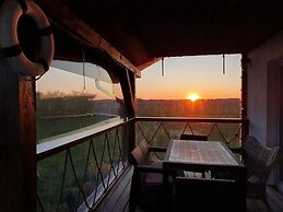 Comfortable Holiday Home, Private Garden, Sauna