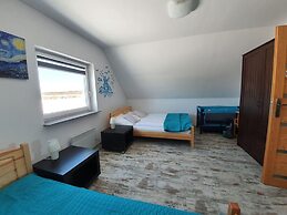 Comfortable Holiday Home, Private Garden, Sauna