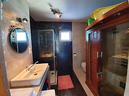 Comfortable Holiday Home, Private Garden, Sauna