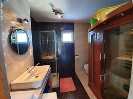 Comfortable Holiday Home, Private Garden, Sauna