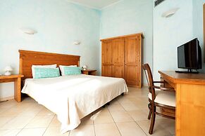 Hotel Medar with pool in Arborea