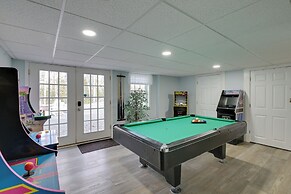 Swim, Fish, Hike: West Bay Family Retreat w/ Deck!