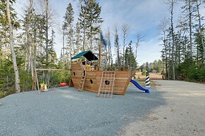 Swim, Fish, Hike: West Bay Family Retreat w/ Deck!