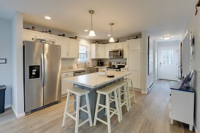 Swim, Fish, Hike: West Bay Family Retreat w/ Deck!