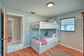 Family-friendly Home ~ 4 Mi to Naples Beach & Pier