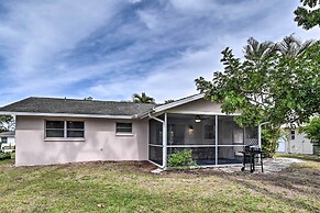 Family-friendly Home ~ 4 Mi to Naples Beach & Pier