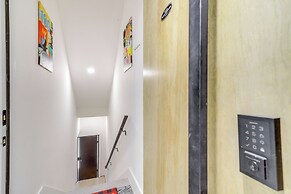 3 Mi to Dtwn: Modern Townhome w/ Yard in Houston