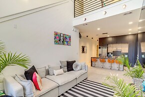 3 Mi to Dtwn: Modern Townhome w/ Yard in Houston
